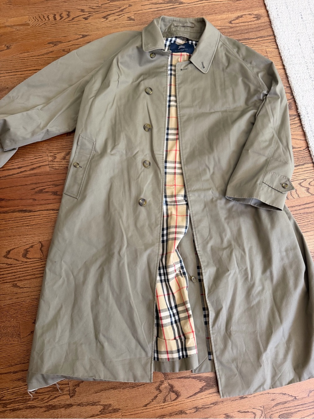 Burberry Khaki Trench Coat with Signature Check Lining. Mens